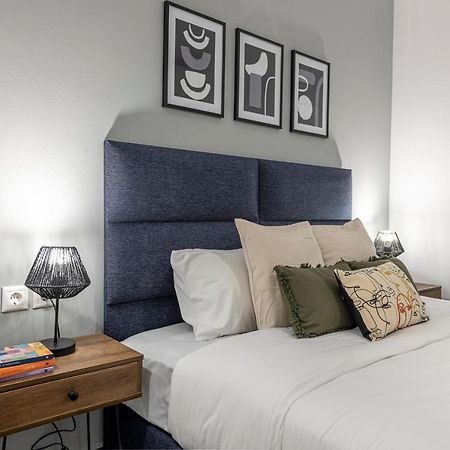 Phaedrus Living: City Center Luxury Flat Loukianou Athena Bagian luar foto