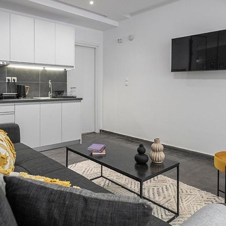 Phaedrus Living: City Center Luxury Flat Loukianou Athena Bagian luar foto