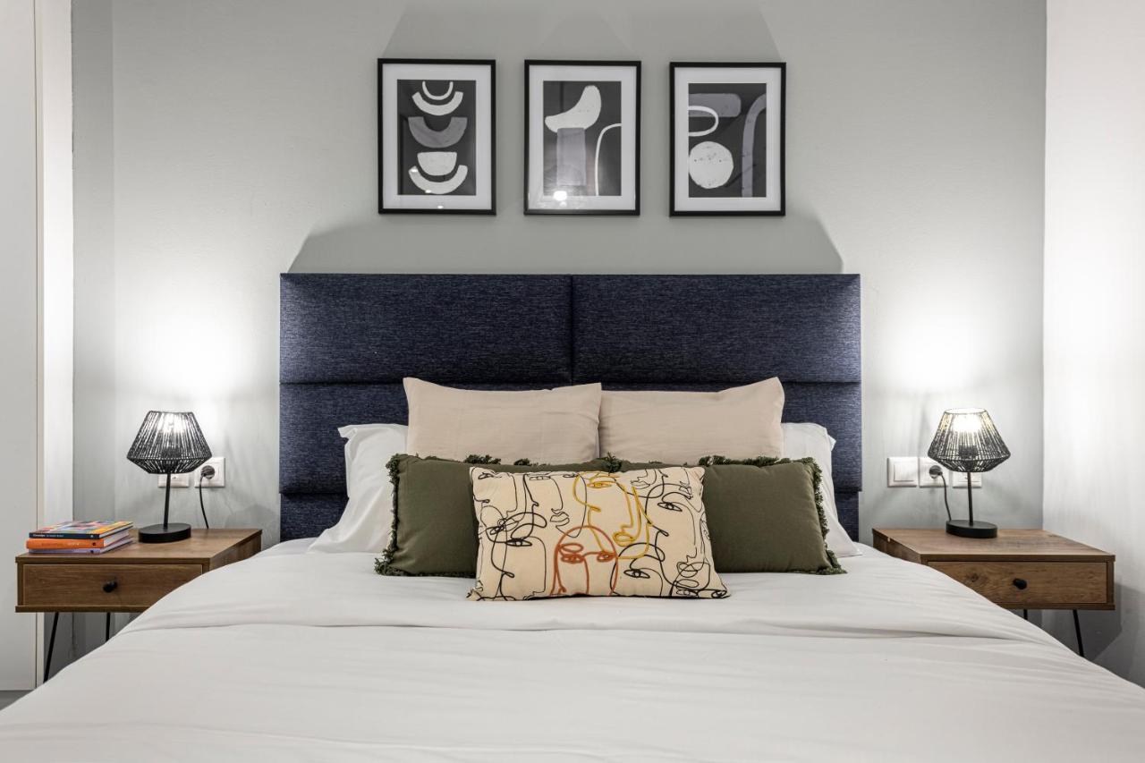 Phaedrus Living: City Center Luxury Flat Loukianou Athena Bagian luar foto