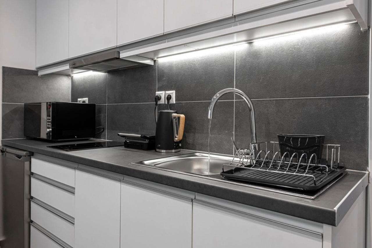 Phaedrus Living: City Center Luxury Flat Loukianou Athena Bagian luar foto