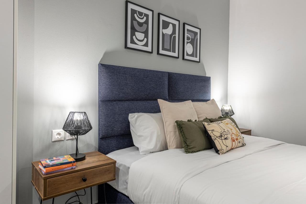Phaedrus Living: City Center Luxury Flat Loukianou Athena Bagian luar foto