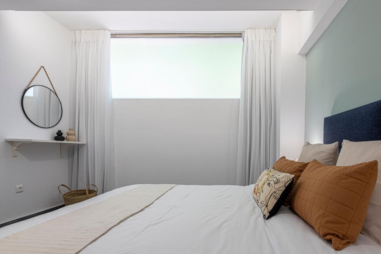 Phaedrus Living: City Center Luxury Flat Loukianou Athena Bagian luar foto