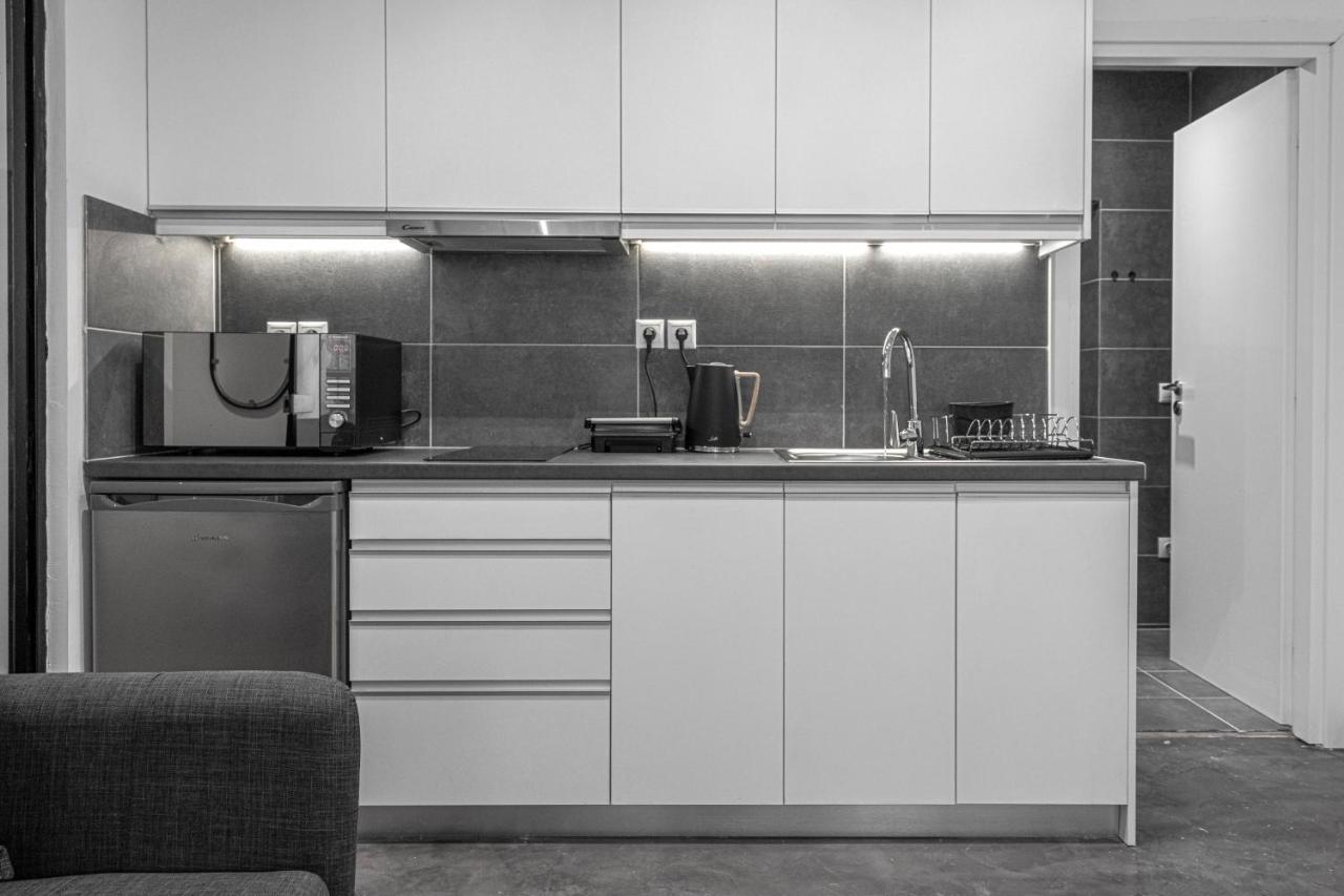 Phaedrus Living: City Center Luxury Flat Loukianou Athena Bagian luar foto