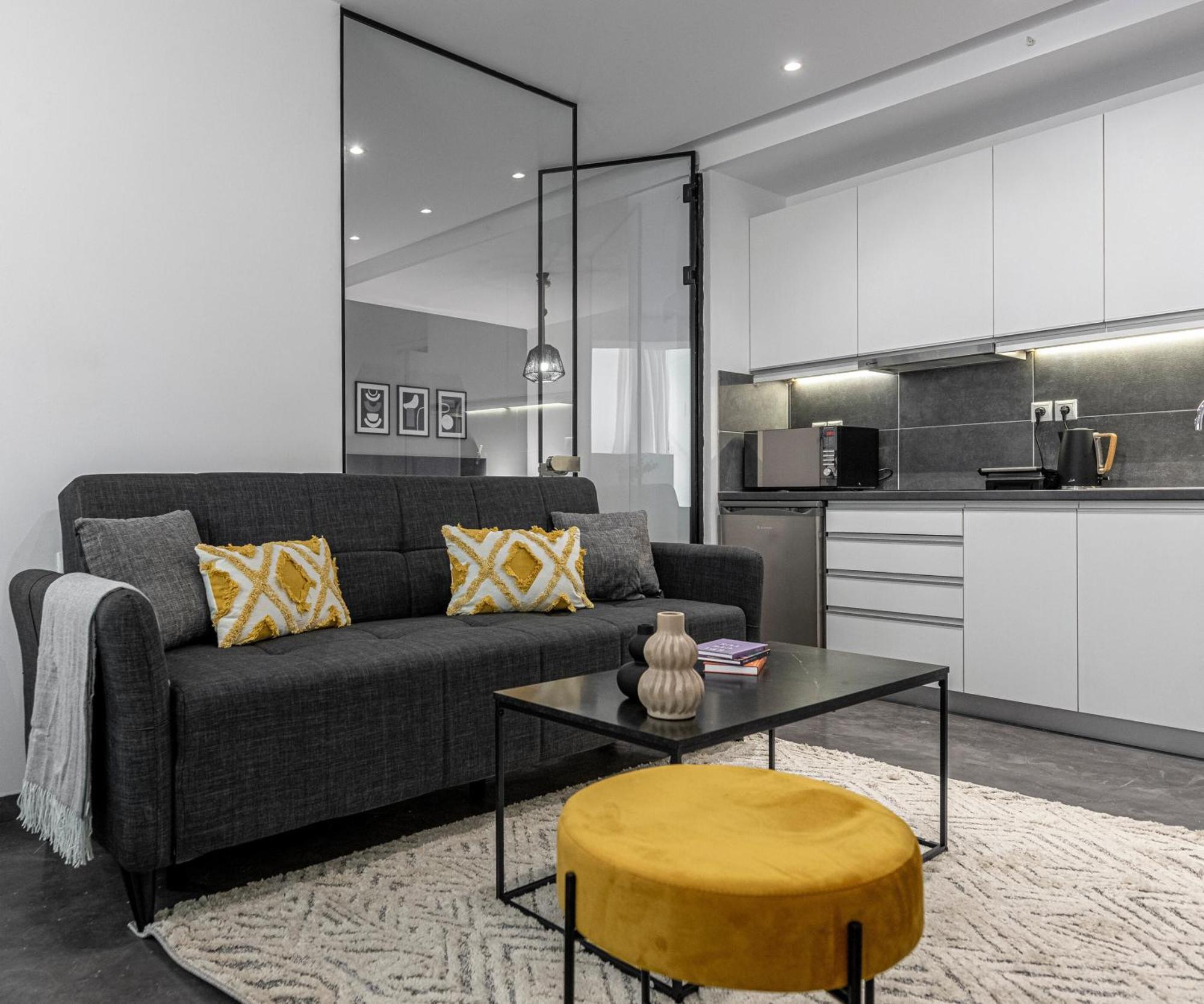 Phaedrus Living: City Center Luxury Flat Loukianou Athena Bagian luar foto